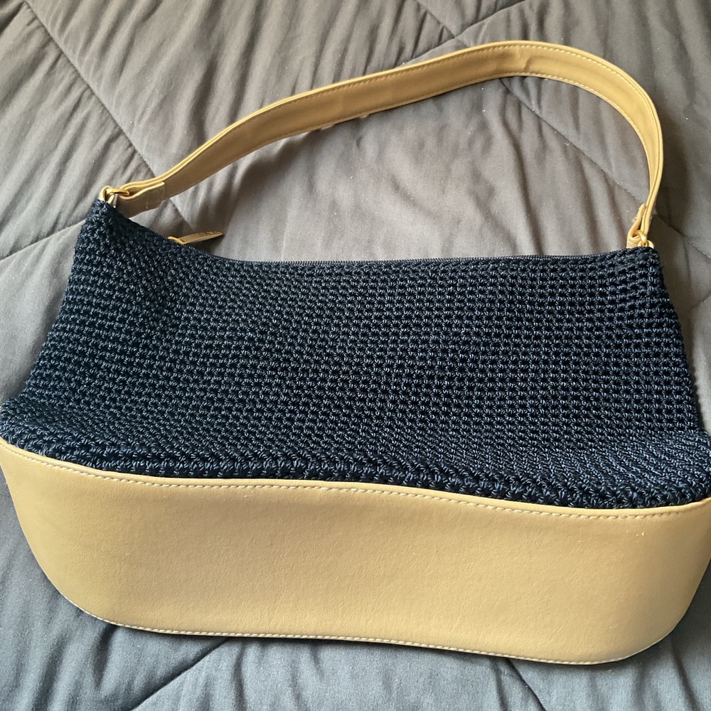 The Saks by Elliott Luca women’s knit Crochet shoulder bag purse.NWOT